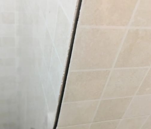民权瓷砖空鼓维修公司分享阳台瓷砖脱落的修复过程可以分为以下几个步骤